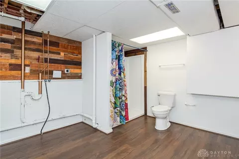 Bath - 929 N Tecumseh Rd, Springfield, OH 45504 photo 1 of 7