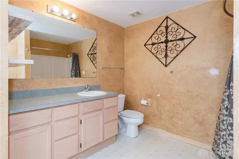 Bath - 929 N Tecumseh Rd, Springfield, OH 45504 photo 3 of 7