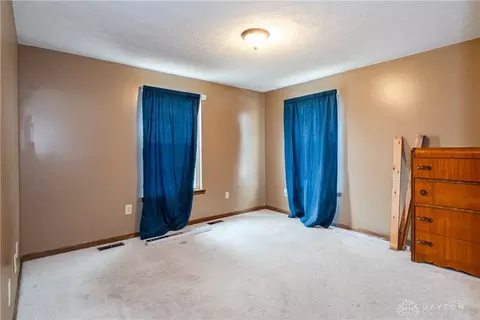 Bedroom - 929 N Tecumseh Rd, Springfield, OH 45504 photo 4 of 7