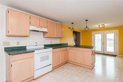 Kitchen - 929 N Tecumseh Rd, Springfield, OH 45504 photo 1 of 7