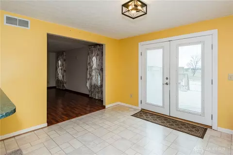 Entry Way - 929 N Tecumseh Rd, Springfield, OH 45504 photo 3 of 3