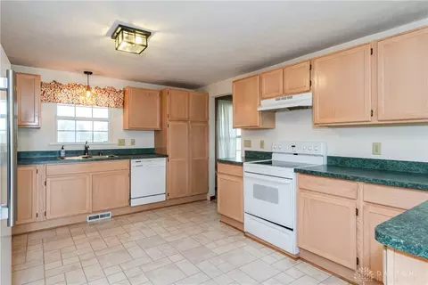 Kitchen - 929 N Tecumseh Rd, Springfield, OH 45504 photo 2 of 7