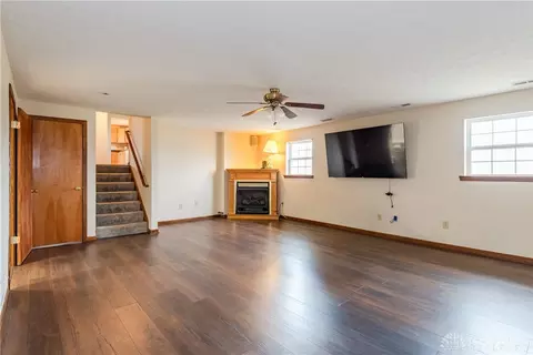 Living - 929 N Tecumseh Rd, Springfield, OH 45504 photo 6 of 8