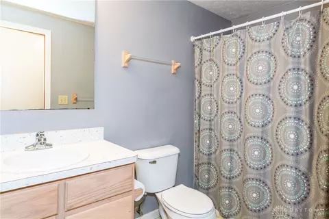 Bath - 929 N Tecumseh Rd, Springfield, OH 45504 photo 6 of 7