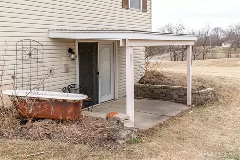 Exterior - 929 N Tecumseh Rd, Springfield, OH 45504 photo 4 of 7