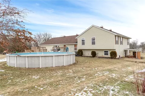 Exterior - 929 N Tecumseh Rd, Springfield, OH 45504 photo 5 of 7