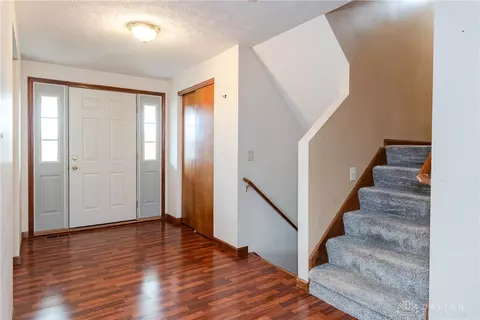 Entry Way - 929 N Tecumseh Rd, Springfield, OH 45504 photo 2 of 3