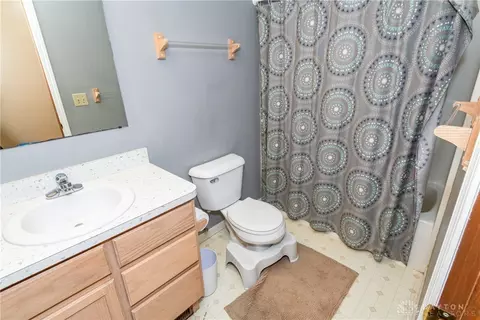Bath - 929 N Tecumseh Rd, Springfield, OH 45504 photo 7 of 7