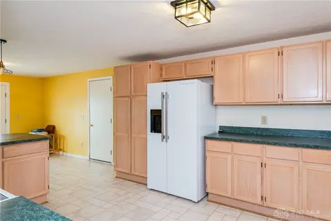 Kitchen - 929 N Tecumseh Rd, Springfield, OH 45504 photo 5 of 7