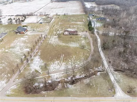 View/Area - 929 N Tecumseh Rd, Springfield, OH 45504 photo 2 of 12