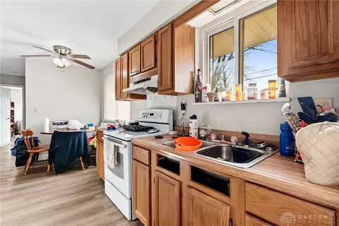 Kitchen - 2267 Yorkshire Pl, Kettering, OH 45419 photo 2 of 2