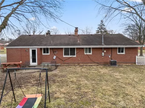 Exterior - 2267 Yorkshire Pl, Kettering, OH 45419 photo 3 of 6