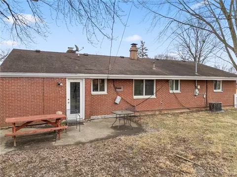 Exterior - 2267 Yorkshire Pl, Kettering, OH 45419 photo 5 of 6