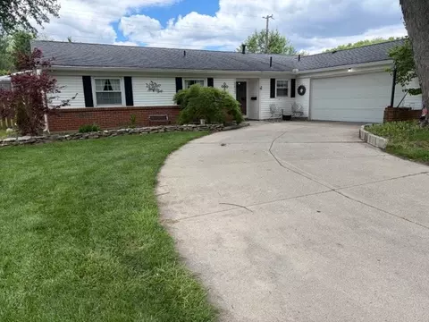 2415 Tennyson Dr, Bellbrook, OH 45305