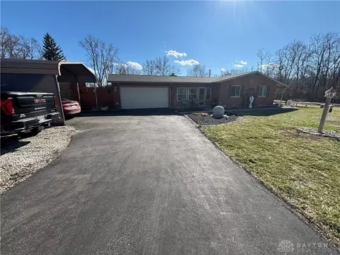 324 Crestway Rd, Clayton, OH 45315