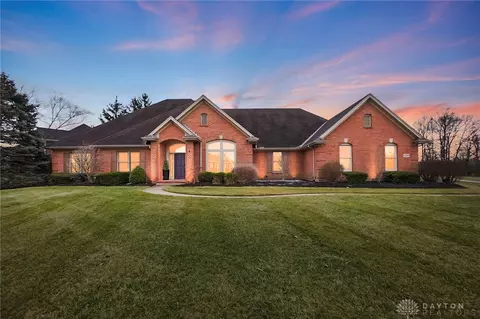 10600 Chestnut Hill Ln, Dayton, OH 45458