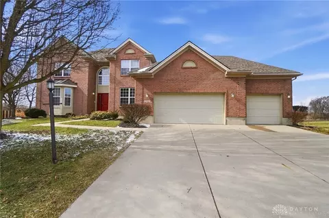 206 Cloverleaf Cir, Englewood, OH 45322
