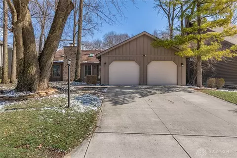 6370 Shadow Lake Trl, Centerville, OH 45459