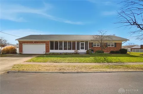105 W Roger Dr, Trenton, OH 45067