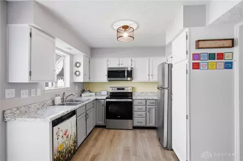 Kitchen - 3167 Gracemore, Kettering, OH 45420 photo 3 of 5