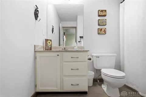 Bath - 3167 Gracemore, Kettering, OH 45420 photo 4 of 5