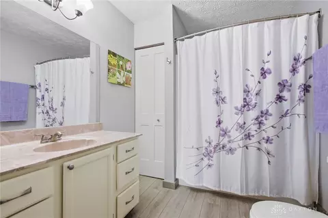 Bath - 3167 Gracemore, Kettering, OH 45420 photo 3 of 5