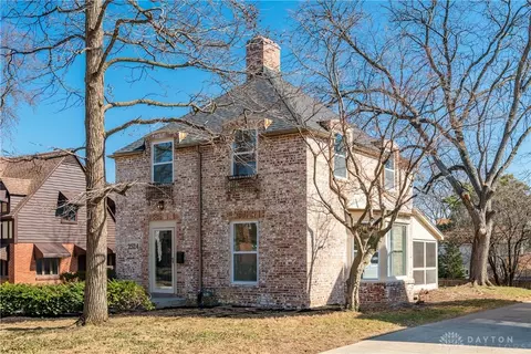 2524 Roanoke Ave, Oakwood, OH 45419