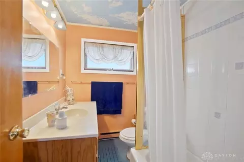 Bath - 920 Oak St, Springfield, OH 45505 photo 1 of 2