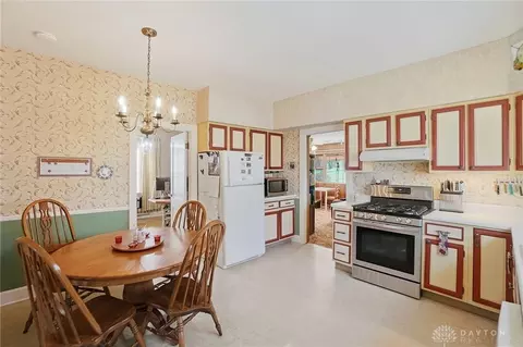 Kitchen - 920 Oak St, Springfield, OH 45505 photo 3 of 4