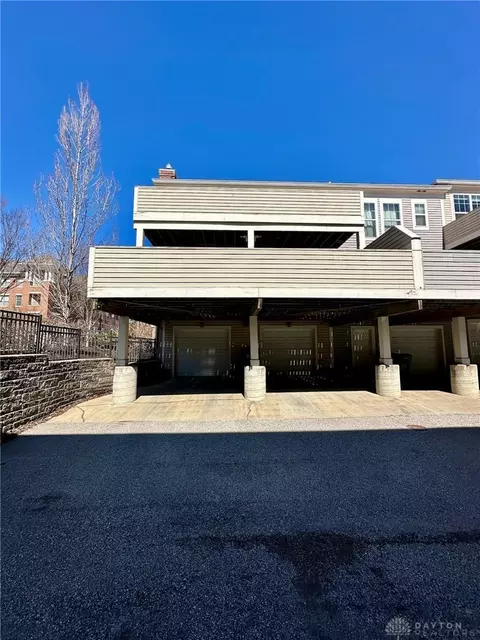 Exterior - 199 E Rochelle St #I199, Cincinnati, OH 45219 photo 4 of 7