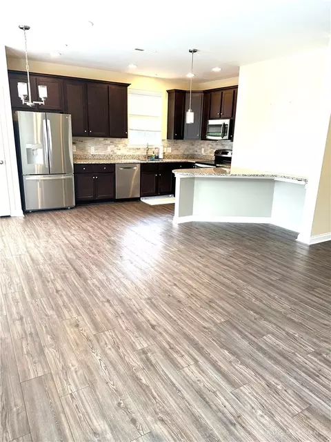 Kitchen - 199 E Rochelle St #I199, Cincinnati, OH 45219 photo 3 of 4