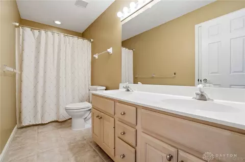 Bath - 1914 Home Path Ct, Centerville, OH 45459 photo 5 of 6