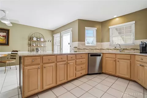 Kitchen - 1914 Home Path Ct, Centerville, OH 45459 photo 3 of 5