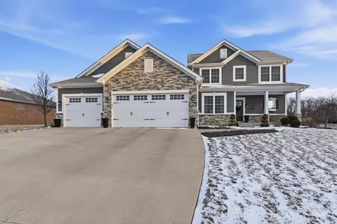 104 Bluestone Ct, Greenville, OH 45331