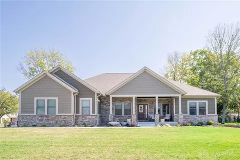 1610 Creekwood Dr, Troy, OH 45373