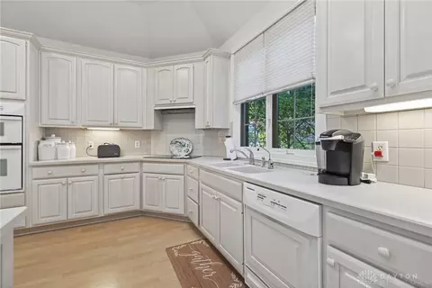 Kitchen - 314 Rue Marseille, Dayton, OH 45429 photo 2 of 4