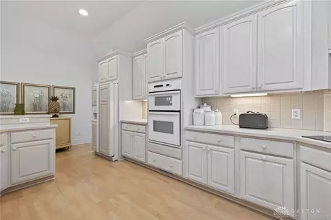 Kitchen - 314 Rue Marseille, Dayton, OH 45429 photo 3 of 4