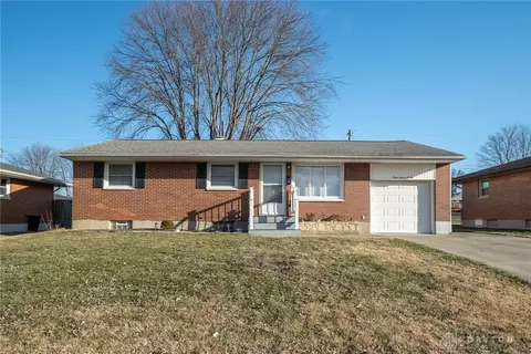 4701 Tall Oaks Dr, Dayton, OH 45432