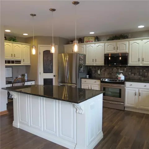 Kitchen - 13400 Whitefeather, Anna, OH 45302 photo 3 of 4