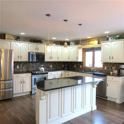Kitchen - 13400 Whitefeather, Anna, OH 45302 photo 2 of 4