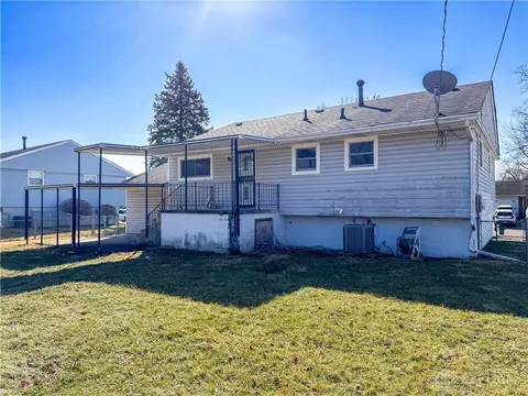 Exterior - 518 Hazelbrook Ave, Springfield, OH 45506 photo 7 of 10