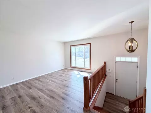 Living - 518 Hazelbrook Ave, Springfield, OH 45506 photo 1 of 5