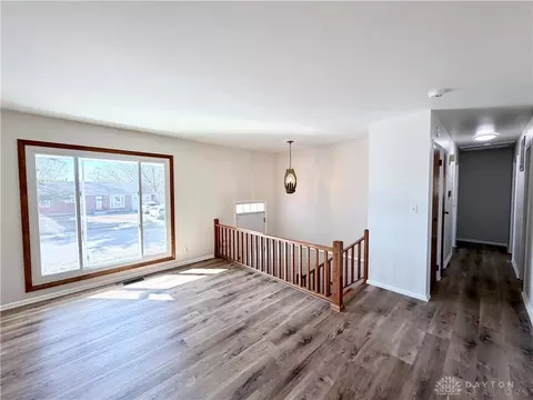 Living - 518 Hazelbrook Ave, Springfield, OH 45506 photo 3 of 5
