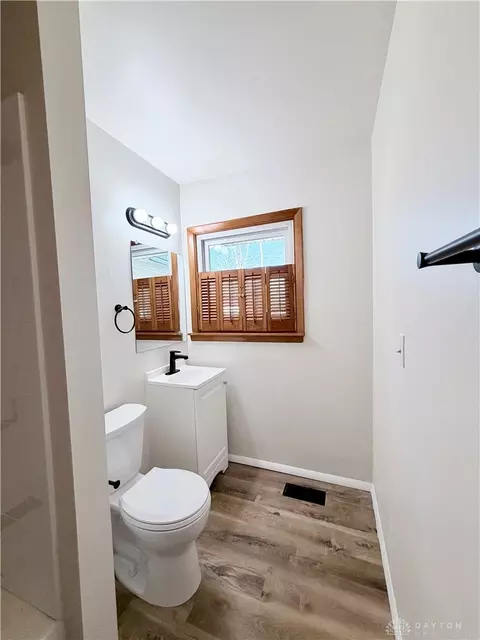 Bath - 518 Hazelbrook Ave, Springfield, OH 45506 photo 2 of 3
