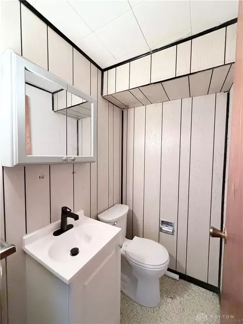 Bath - 518 Hazelbrook Ave, Springfield, OH 45506 photo 3 of 3