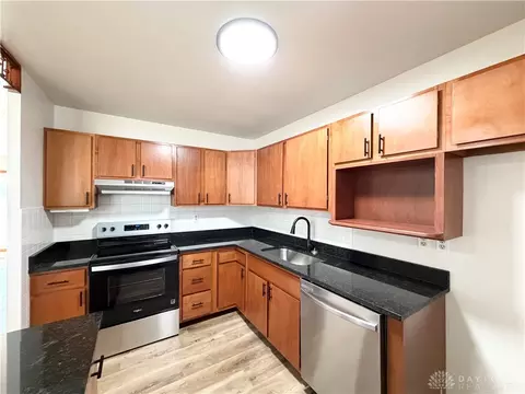 Kitchen - 518 Hazelbrook Ave, Springfield, OH 45506 photo 2 of 3