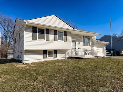 Exterior - 518 Hazelbrook Ave, Springfield, OH 45506 photo 2 of 10