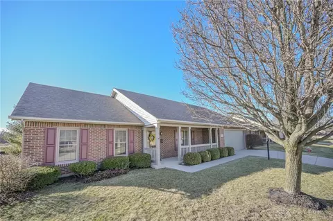 1812 Willow Lakes Dr, Springfield, OH 45502