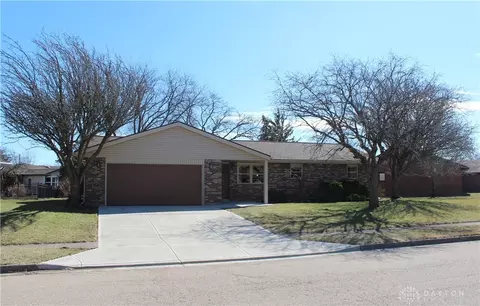 433 Edgebrook Ave, Brookville, OH 45309