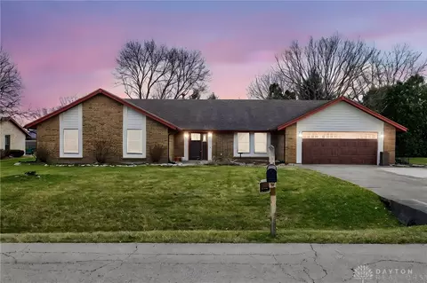 1010 Meadow Lark Dr, Enon, OH 45323